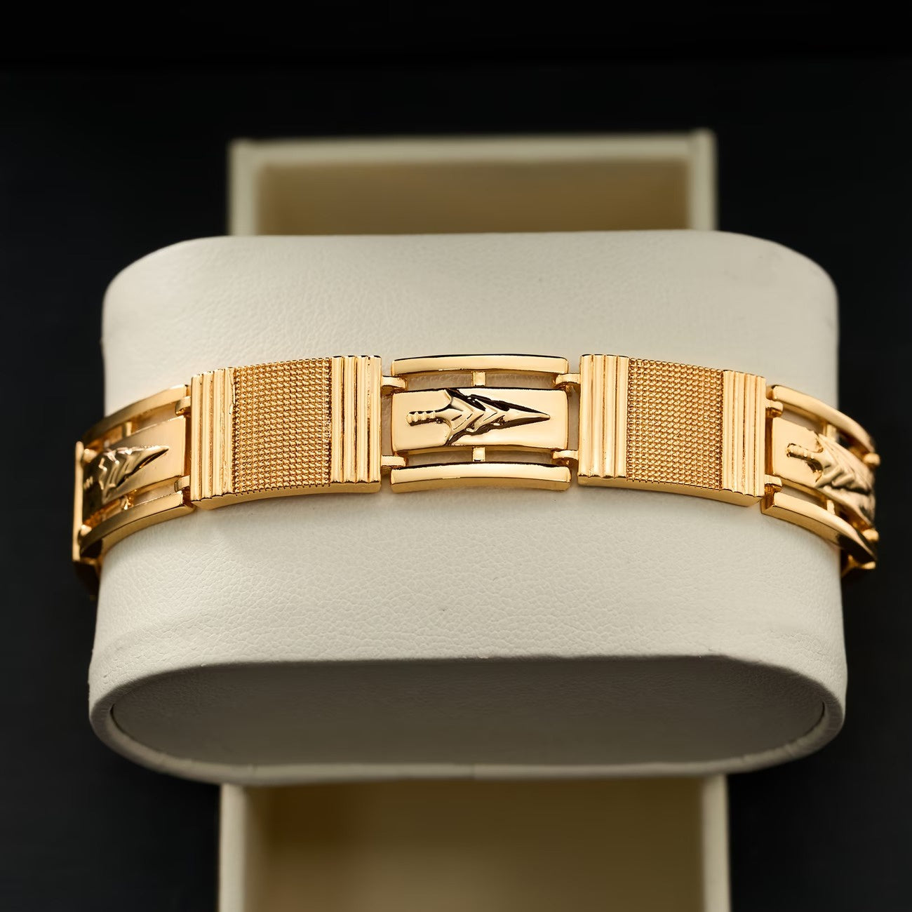 Men's Textured Arrowhead Link Bracelet