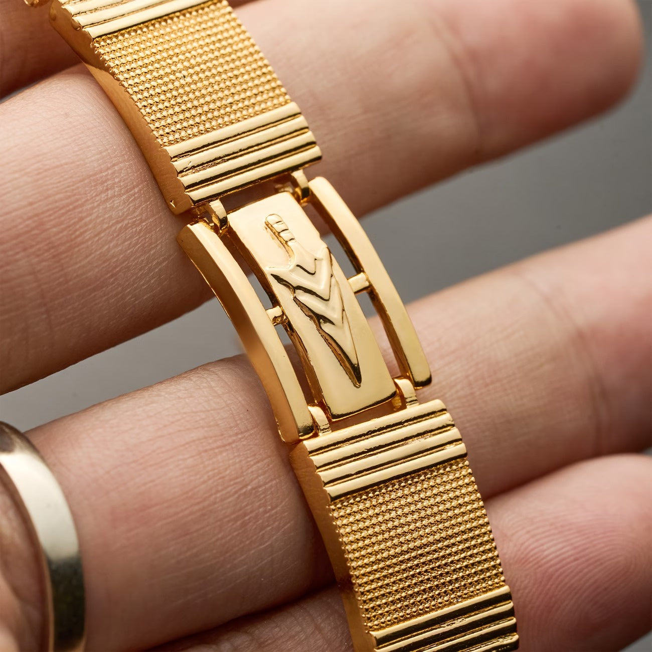 Men's Textured Arrowhead Link Bracelet